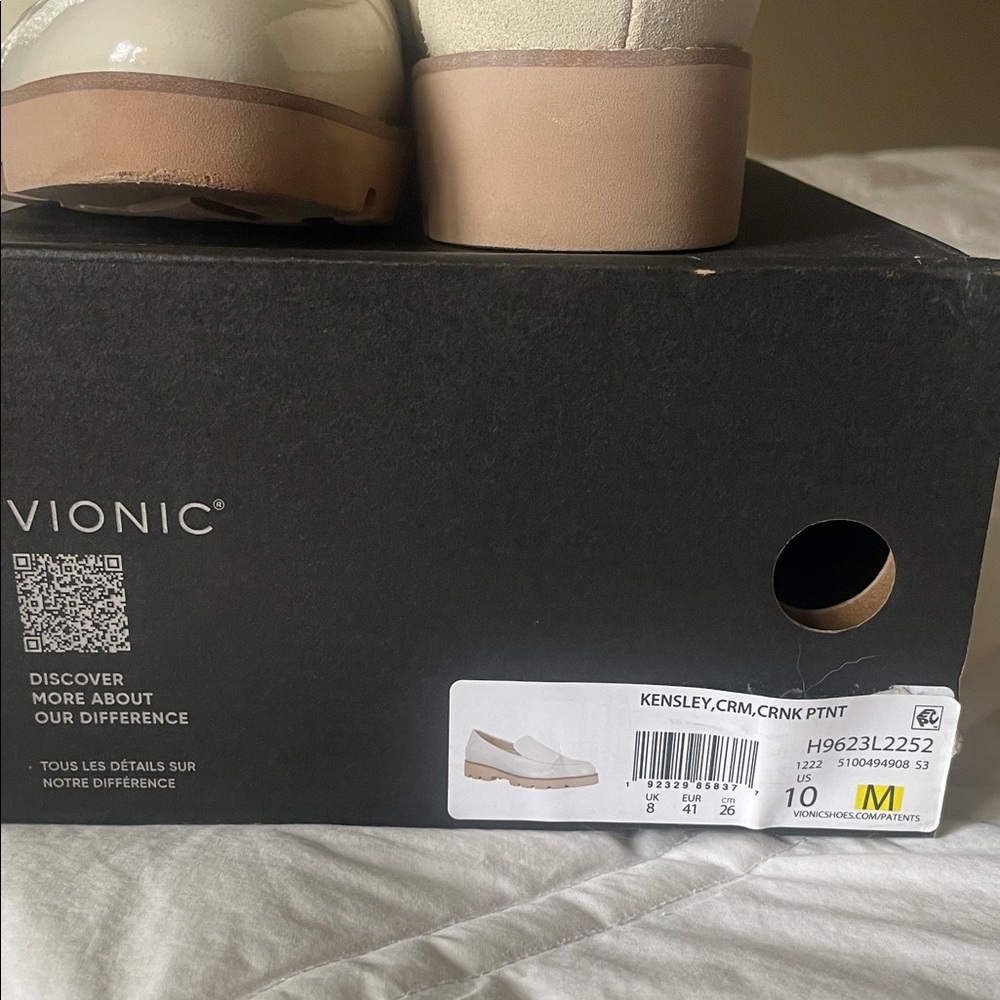 Vionic Cream and Tan Patent Loafers
